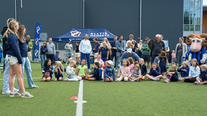 Jentefotballens dag ble en suksess!
