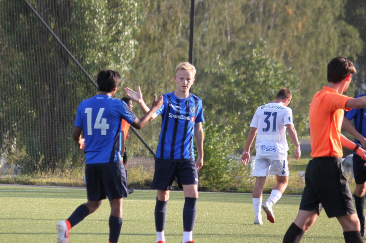 2-0 på staffe av Oliver