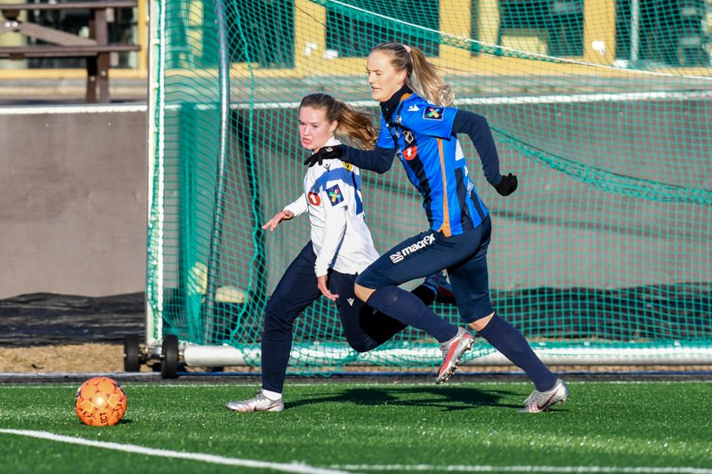 Selma Elverum mot Live Aandal