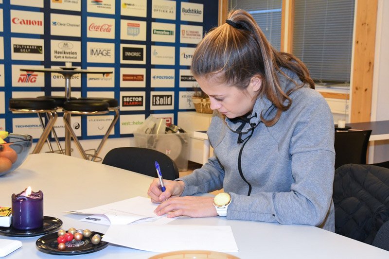 Signering på Nadderud i ettermiddag