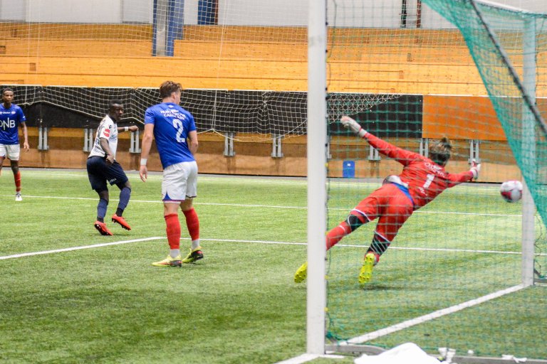 Så nærme var Agouda scoring i sin første kamp for Stabæk. Foto: Kristian Bjerke