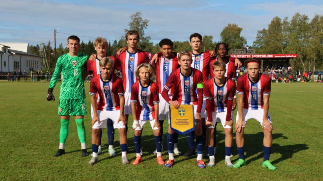 U-LANDSLAG: Henrik Hytterød med kapteinsbindet, som én av tre Stabæk-spillere i laget. Foto: NFF