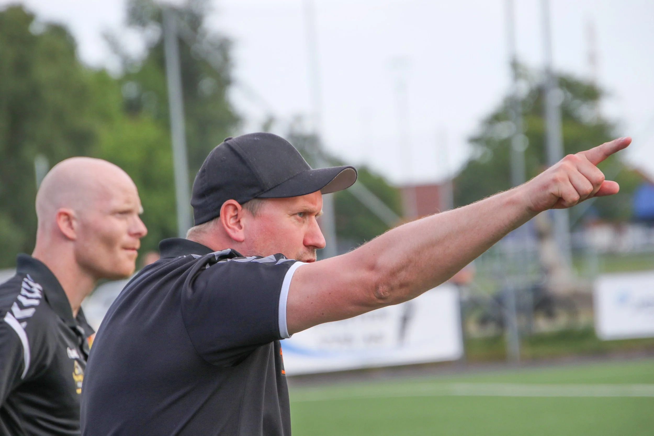 Thu og Aasland på sidelinjen for Ørn Horten (Foto: Knut G. Bjerva/Ørn Horten)