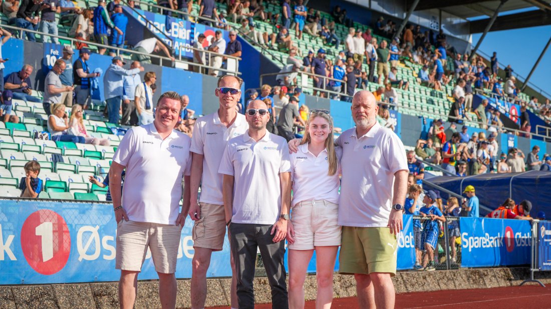 Deler av Matchday sin salgsavdeling var til stede på cupkampen mot Kristiansund BK. Fra venstre: Stefan Tolnæs, Christian H. Weiseth, Kenneth Semb, Caroline Ravneberg, Birger Hoem