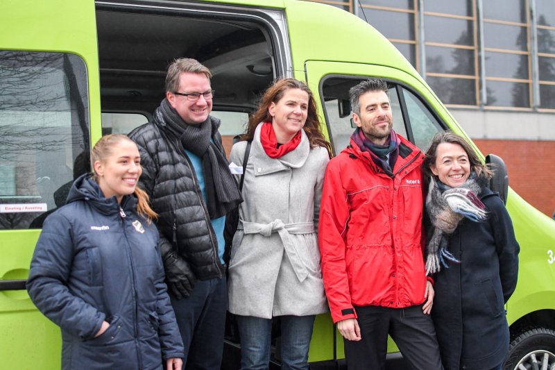 F.v: Silje Gullteig L&uuml;rssen (Stabæk Fotball), Morten Skauge (Høyre) Solveig Schytz (Venstre), Robert Fjelltun (Ruter), Liv Eva Wiedswang (Bærum kommune)