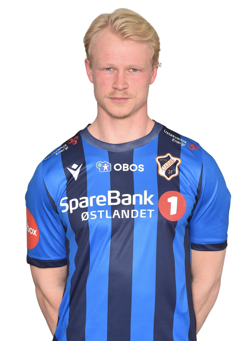 Jeppe Arctander Moe ikledd Stabæks nye hjemmedrakt. 
