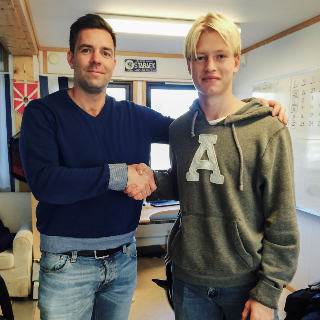 Storebror Andreas da han signerte sin første proffkontrakt i 2015.